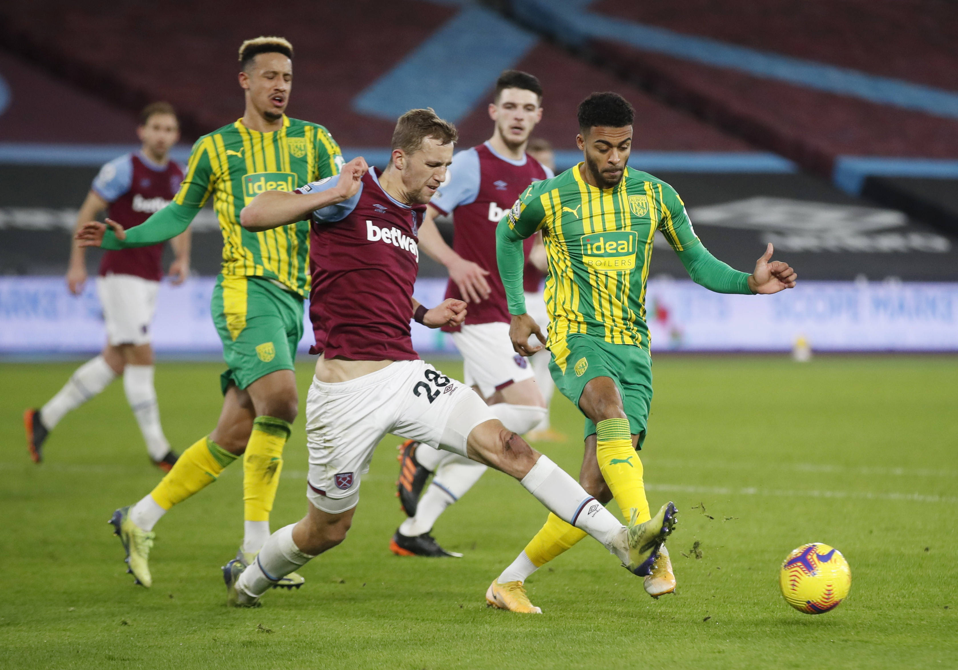 的中场增添 的中场增添