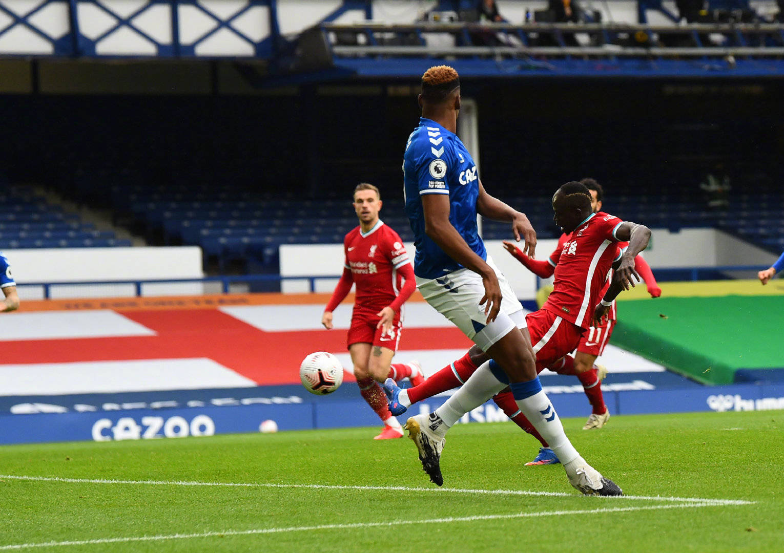 仅推动了球 仅推动了球