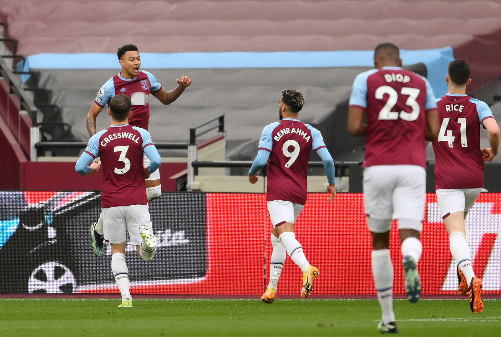 更突显了俱 更突显了俱